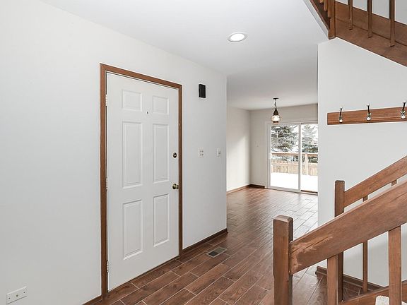 3rd image of 224 Tamarack Dr
