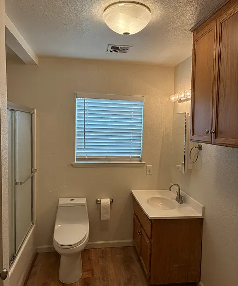 Bathroom with Laundry hookups