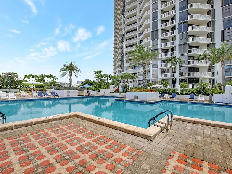 1000 Island Blvd #Penthouse 2 — Photo 40