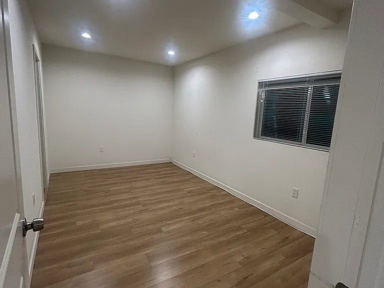266 E Providencia Ave #266 — Photo 8