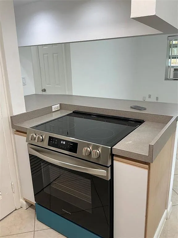 1 bed, 1.0 bath, 700 sqft, $1,600 — Photo 2