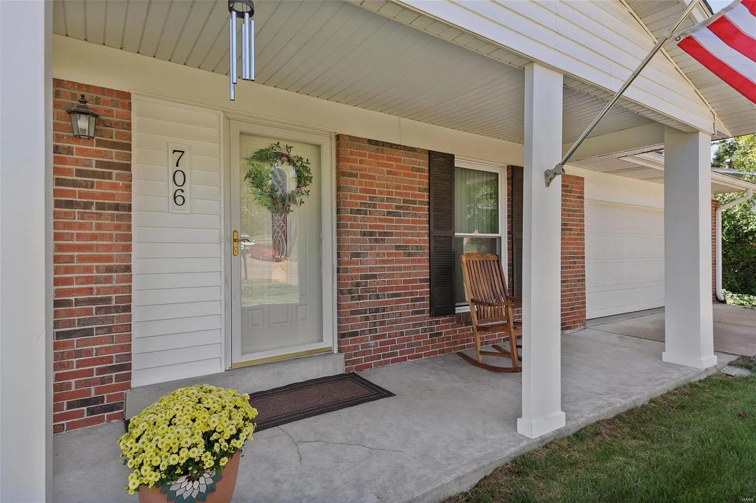 706 Valley View Dr photo 1