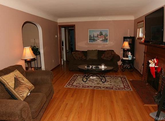 3rd image of 150 S Highland Ave