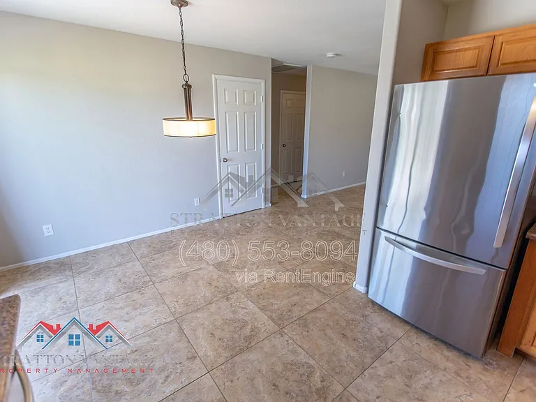 2105 E Donald Dr — Photo 13