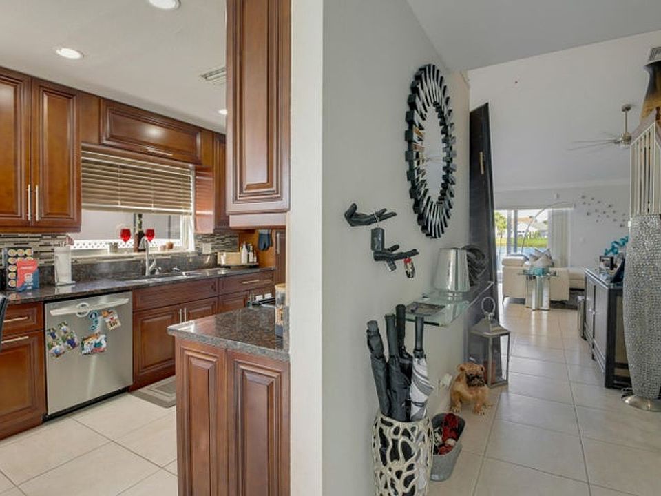 1st image of 3875 Circle Lake Dr