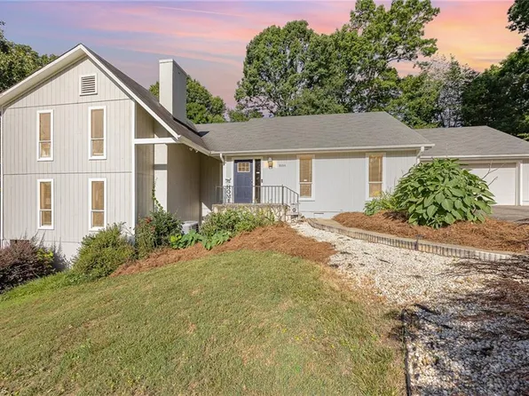 3534 Stimpson Dr, Pfafftown, NC 27040