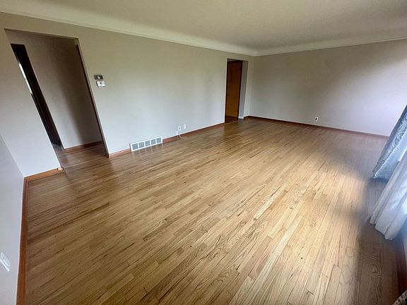 4th image of 1405 Green Acres Dr