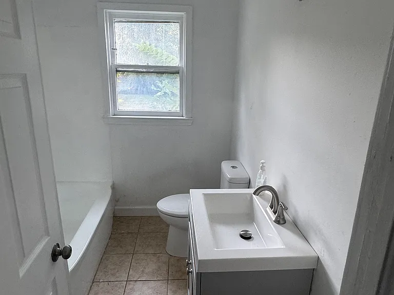 6305 N Wayne Rd — Photo 9