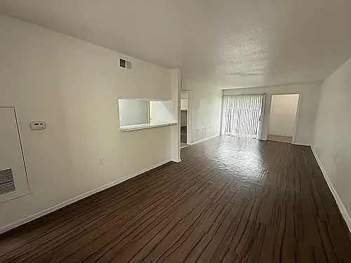 Villa Nueva Apartments — Photo 39