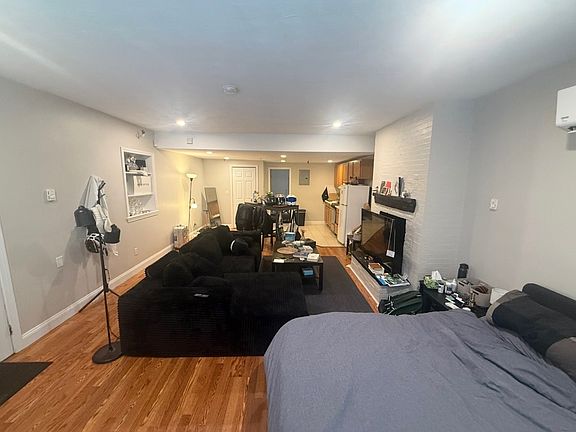 3rd image of 287 Beacon St #Basement