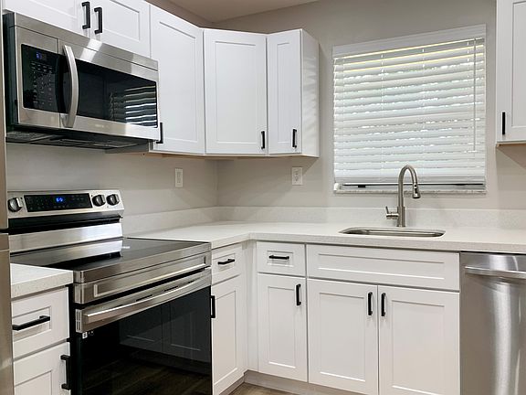 5th image of 320 SE 11th Ave APT 206