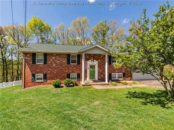 9 Brentwood Cir, Nitro, WV 25143