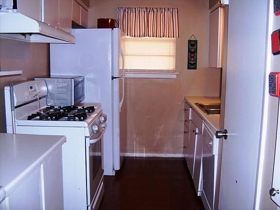 4th image of 5106 Thomason Dr