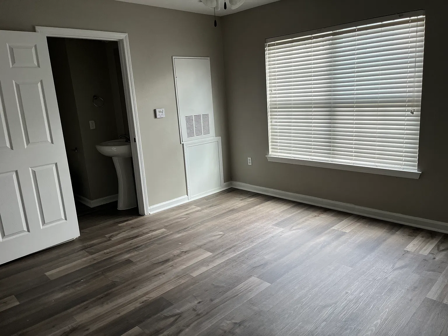 2 bed, 1100 sqft, $900 — Photo 3