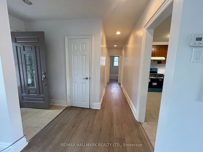 116 Cartier Cres #MAIN FLOOR — Photo 6