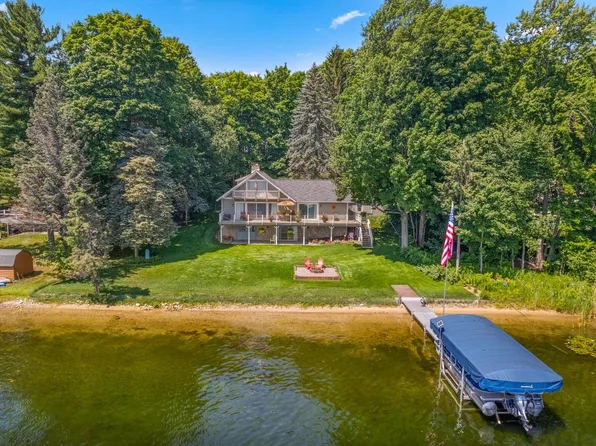 1701 Big Lake Rd, Gaylord, MI 49735