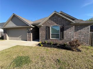 345 S Emerald Woods Run, Farmington, AR 72730