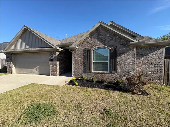 345 S Emerald Woods Run, Farmington, AR 72730