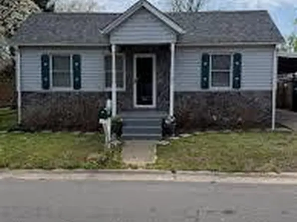 305 E Ironbanks Rd, Charleston, MO 63834