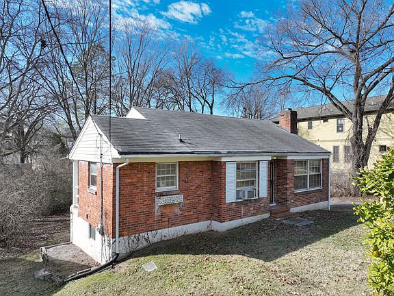 3rd image of 2931 Sharon Hill Cir