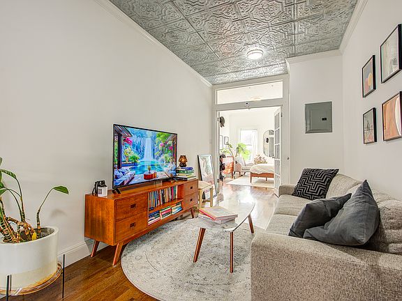 5th image of 431 Graham Ave #2L