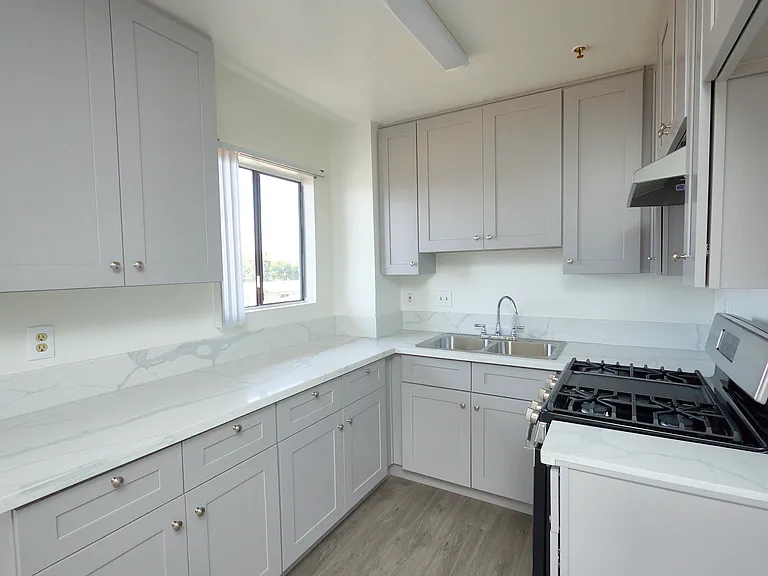 3341 Andrita St — Photo 6