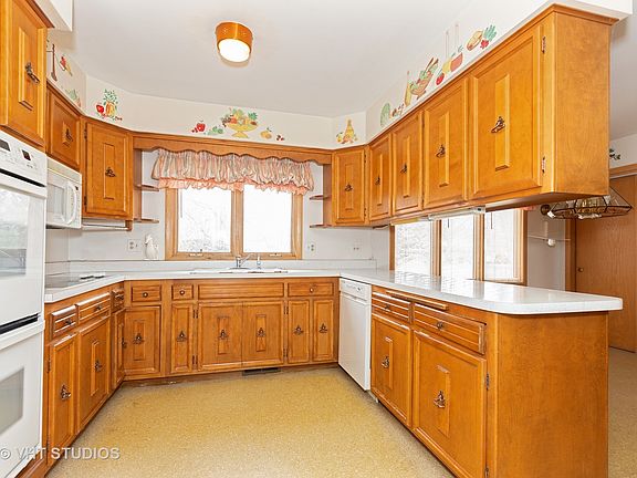 5th image of 26 Bradford Ln