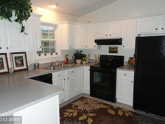 4th image of 50 Westminster Dr