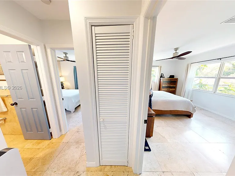 530 NE 15th Ct #7 — Photo 31
