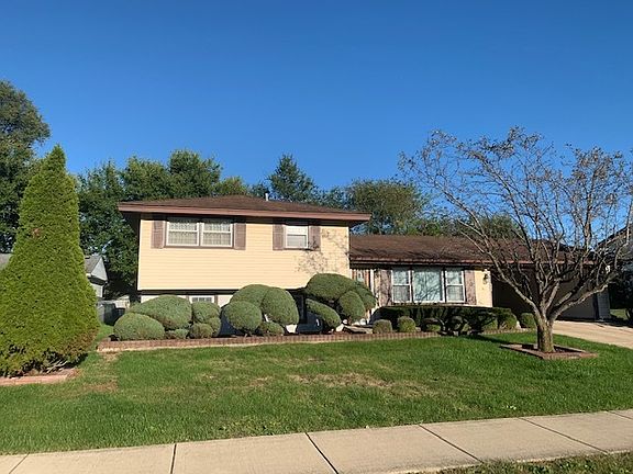 2nd image of 933 S Braintree Dr
