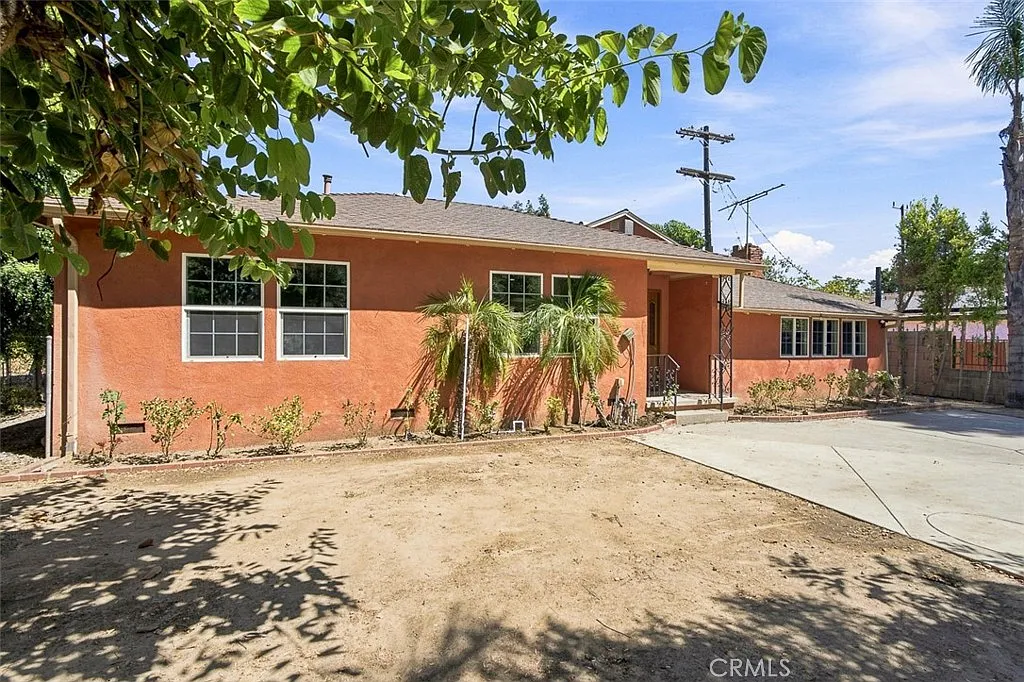 5 bed, 2078 sqft, $4,700 — Photo 2