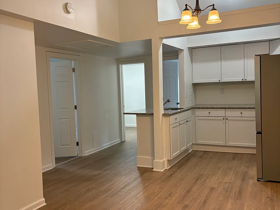211 & 213 N Pitt St #213