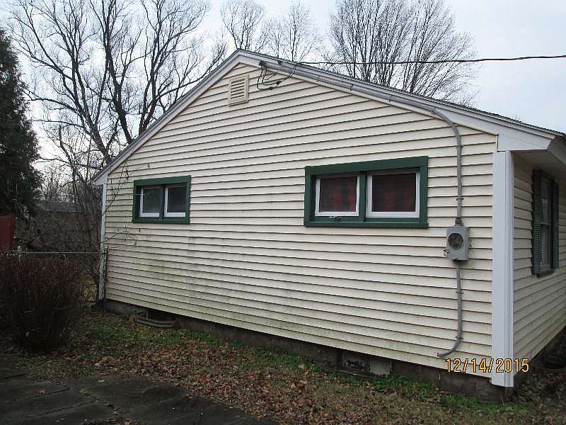 2nd image of 220 Oakley Dr E