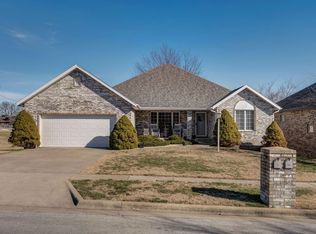 1824 S Oakmont Avenue, Springfield, MO 65809