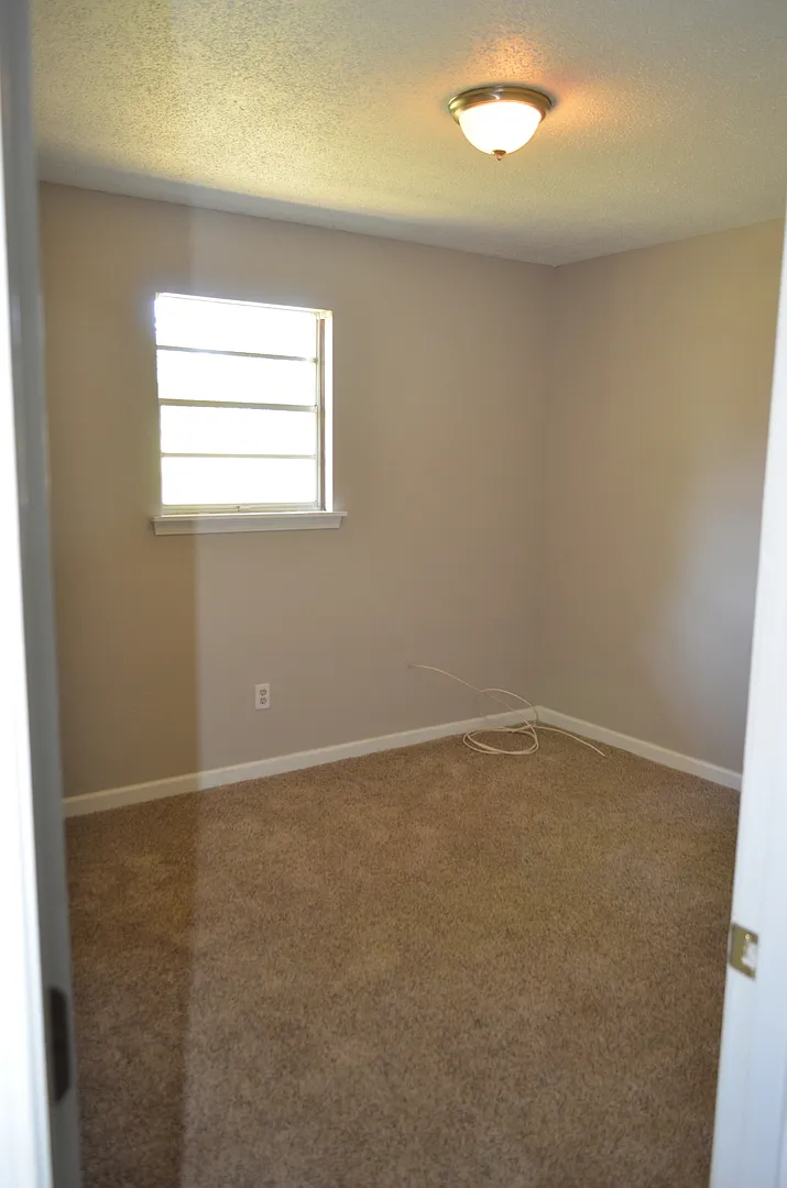201-203 Maple Grove Way — Photo 4