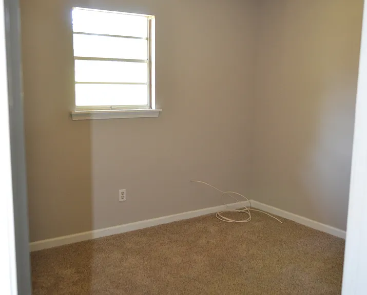 201-203 Maple Grove Way — Photo 4