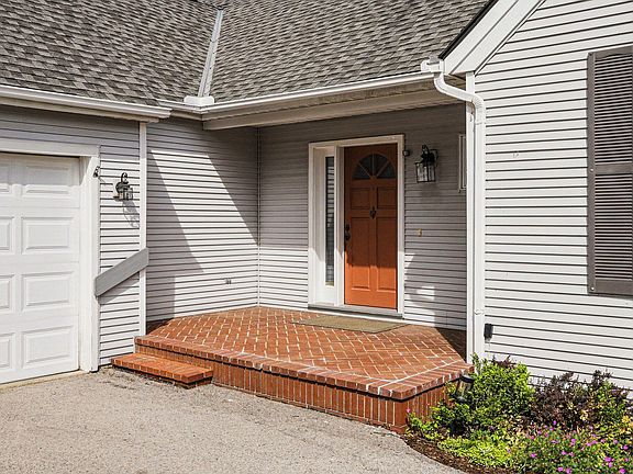 3rd image of 542 Heritage Dr