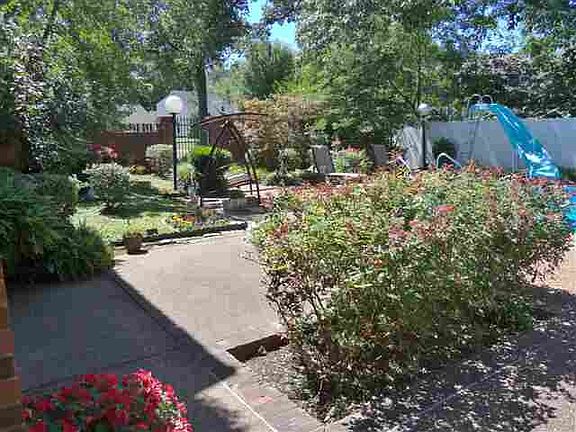 5th image of 3654 Drury Ln