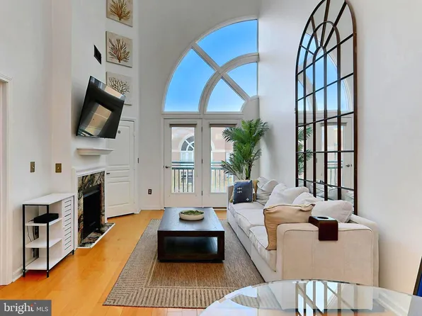 12001 Market St APT 418, Reston, VA 20190