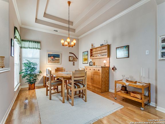 5th image of 31 SILVERHORN DR
