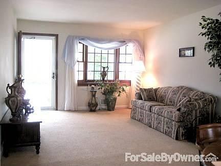 Bright Large Living Room : New neutral carpet. Freshly painted. Spacious with Bay window.