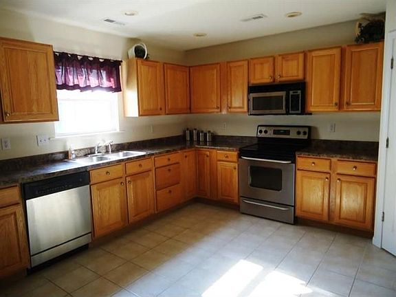 5th image of 206 N Elm St