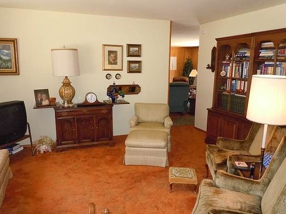 3rd image of 709 Clifford Dr