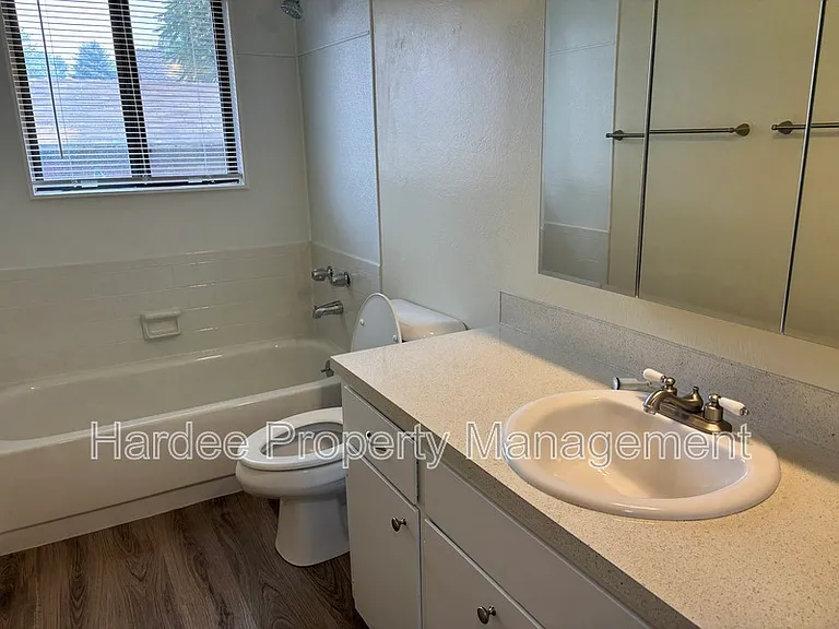 2106 N 33rd St — Photo 13
