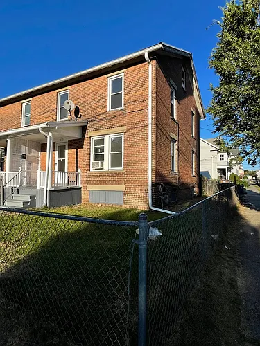 672 Brooks St #672 Photo 1
