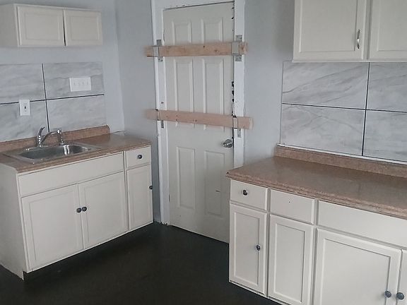 4th image of 3391 E 134th St