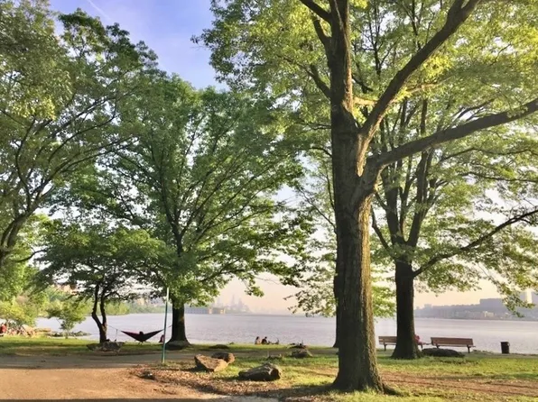 158-18 Riverside Drive West image 15 of 20