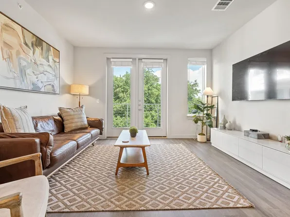 5820 1/2 Cameron Rd, Austin, TX