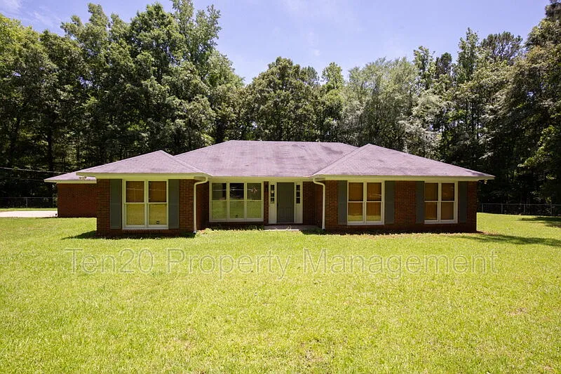3 bed, 2.0 bath, 1946 sqft, $1,800 — Photo 1
