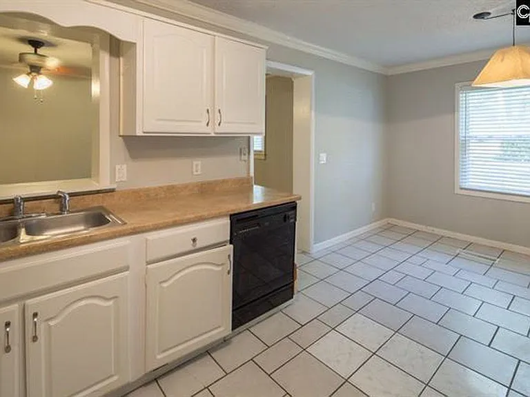 98 Riverview Ct — Photo 3
